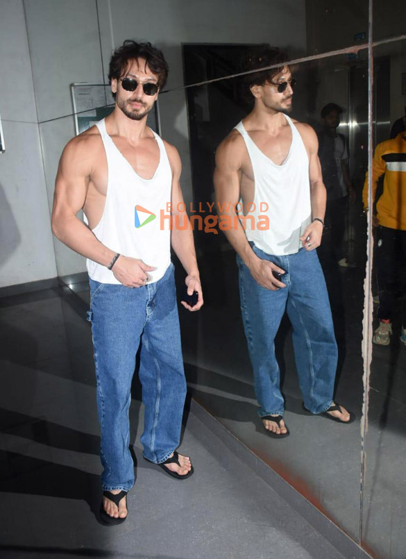 photos tiger shroff snapped in andheri 4 2