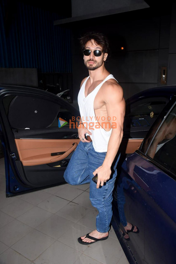 photos tiger shroff snapped in andheri 5 2