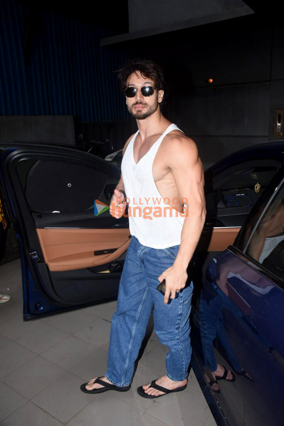 photos tiger shroff snapped in andheri 6 2