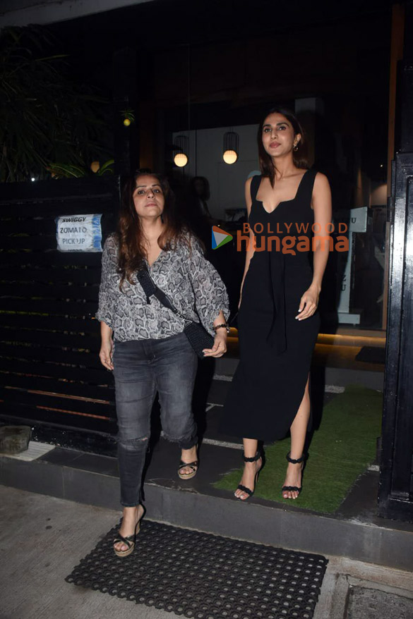 photos vaani kapoor and mamta bhatia anand snapped at mizu in bandra 2