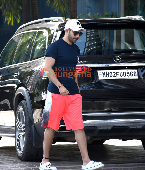 photos varun dhawan snapped in andheri 1 5