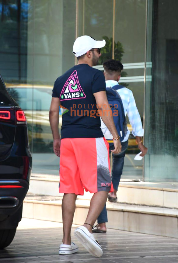 photos varun dhawan snapped in andheri 6 2