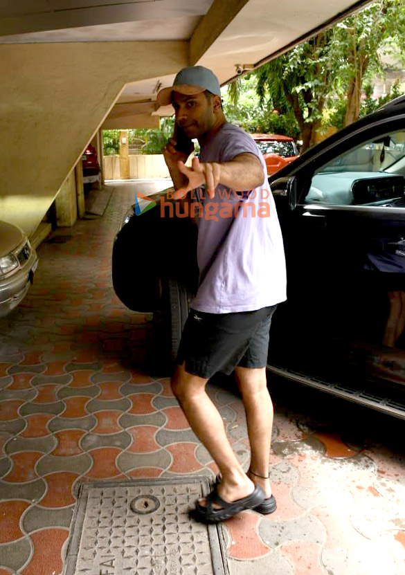 Photos: Varun Dhawan snapped outside a clinic