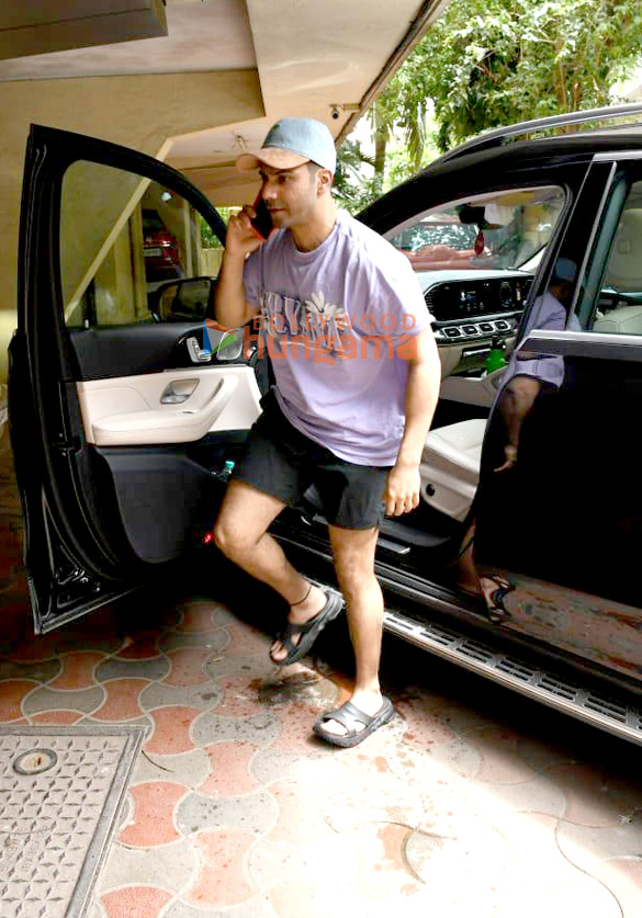 photos varun dhawan snapped outside a clinic 5
