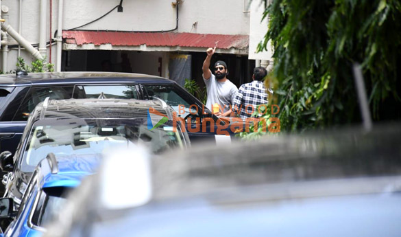 photos vicky kaushal spotted in bandra 3 4