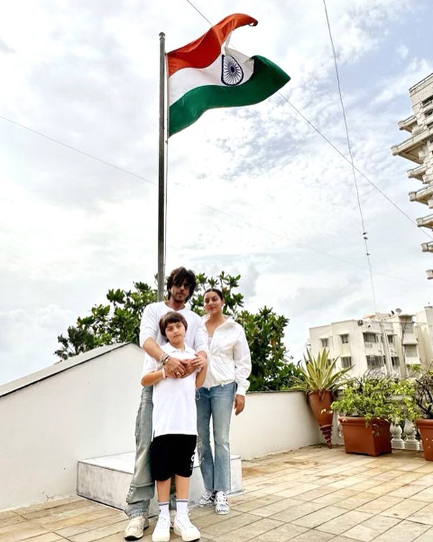 Independence Day 2023: Shah Rukh Khan hoists Indian flag with wife Gauri, son AbRam at Mannat, says “little one has made it a tradition” Independence Day 2023: Shah Rukh Khan hoists Indian flag with wife Gauri, son AbRam at Mannat, says “little one has made it a tradition”