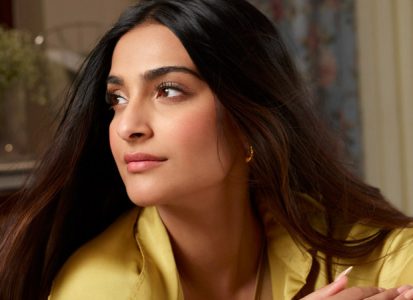 Sonam Kapoor unveils Zoyas autograph collection My Embrace : Bollywood News Sonam Kapoor unveils Zoyas autograph collection My Embrace : Bollywood News