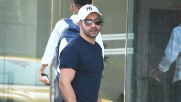 Varun Dhawan waves at paps as he gets clicked