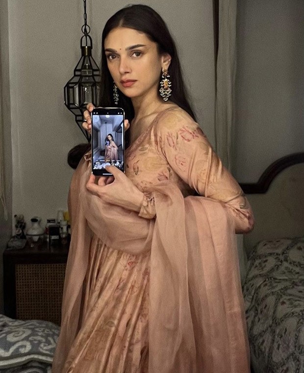 Aditi Rao Hydari is sight to behold in pretty silk Anarkali