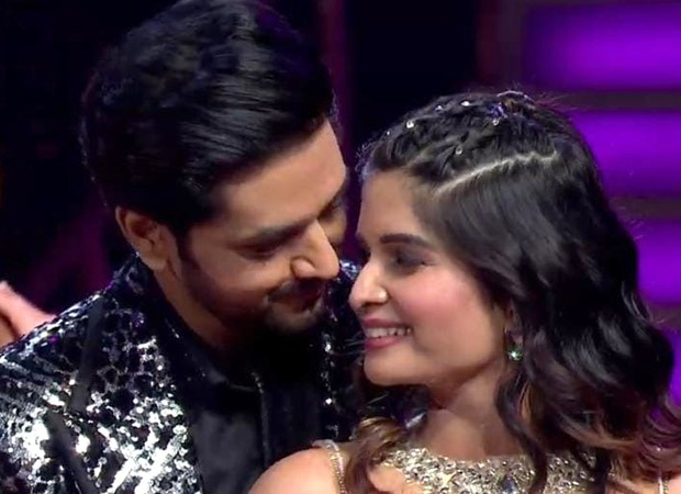 Bhavika Sharma of Ghum Hai Kisikey Pyaar Meiin aka Savi proposes Ishaan aka Shakti Arora on the stage of Star Parivaar Awards