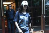 Disha Patani poses with fans as she gets clicked in the city
