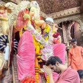Kartik Aaryan kickstarts Ganeshotsava by seeking blessings from Lalbaugcha Raja