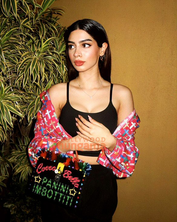 khushi kapoor 3 5