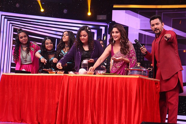 Madhuri Dixit shows us how to make Ukadiche Modak on the sets of Sa Re Ga Ma Pa