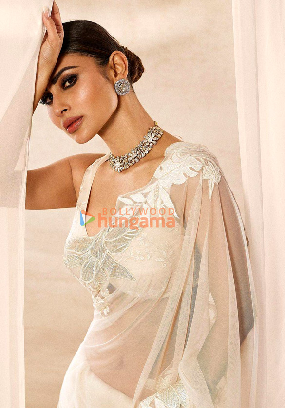mouni roy 3 188