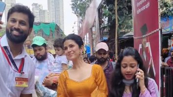 Nimrat Kaur gets clicked by paps as she visits Lalbaug cha Raja