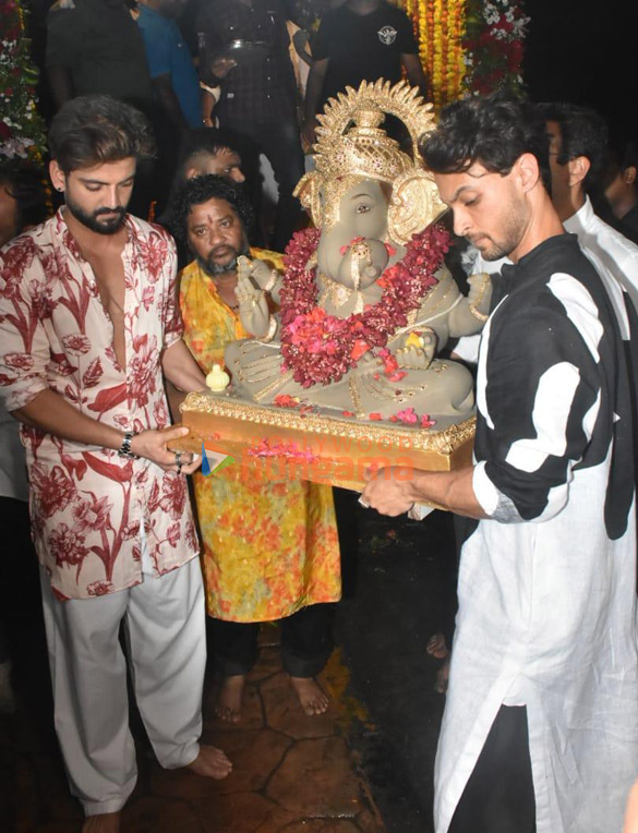 photos aayush sharma arpita khan and others snapped during ganpati visarjan 5