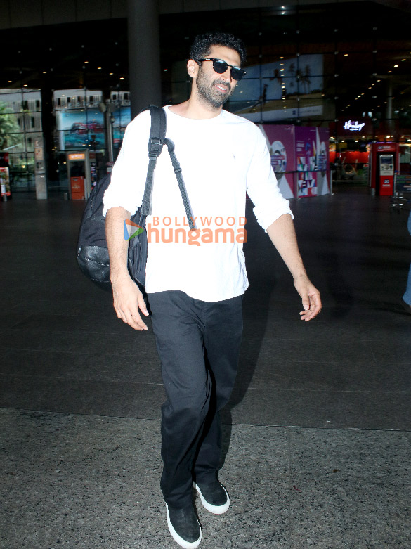 Photos: Aditya Roy Kapur, Ananya Panday and Saif Ali Khan snapped at the airport Photos: Aditya Roy Kapur, Ananya Panday and Saif Ali Khan snapped at the airport