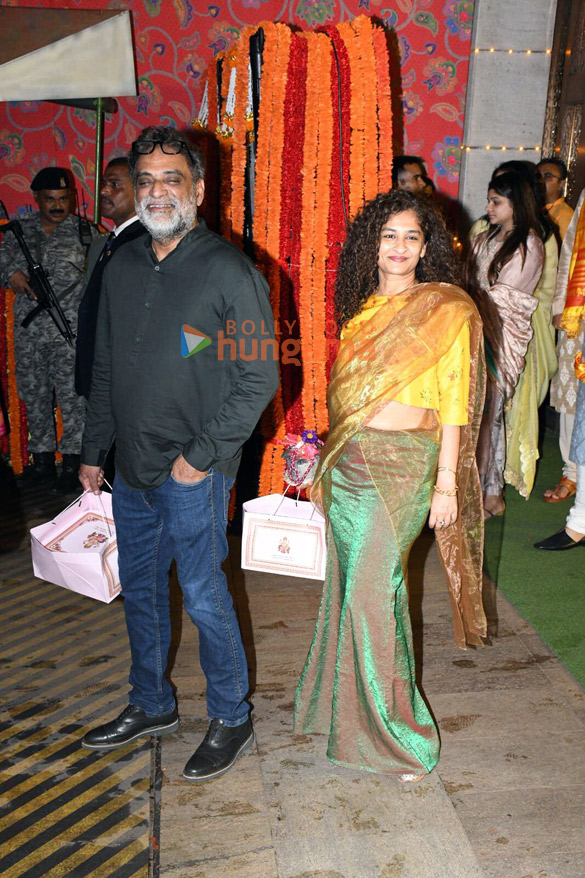 photos celebs arrive at ambanis house for ganpati darshan9 7