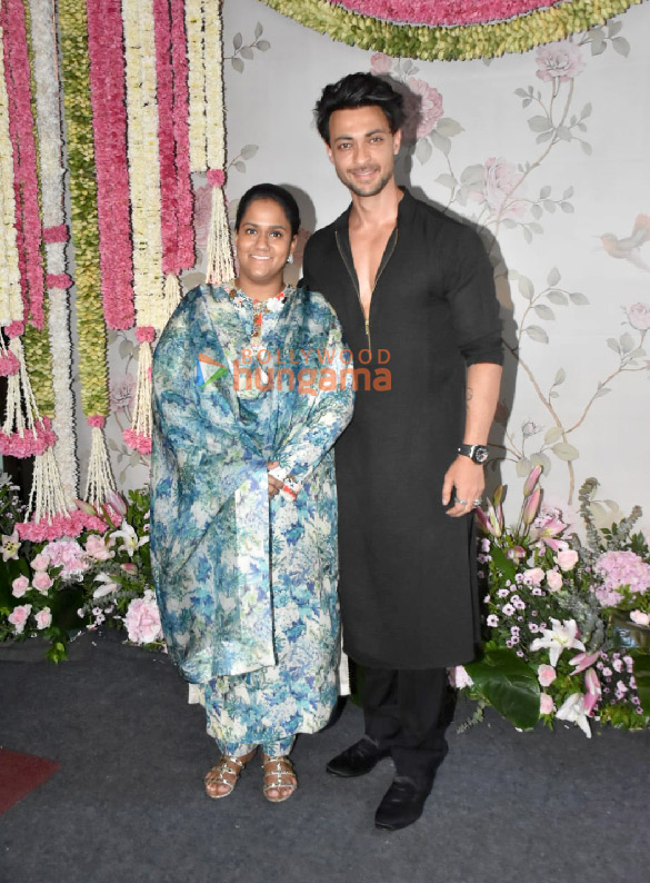 photos celebs arrive at arpita khans house for ganpati darshan 3 3