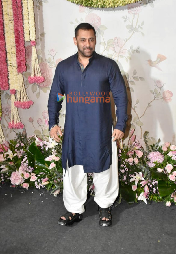 Photos: Celebs arrive at Arpita Khan’s house for Ganpati darshan Photos: Celebs arrive at Arpita Khan’s house for Ganpati darshan