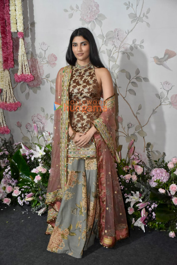 photos celebs arrive at arpita khans house for ganpati darshan2 1 2