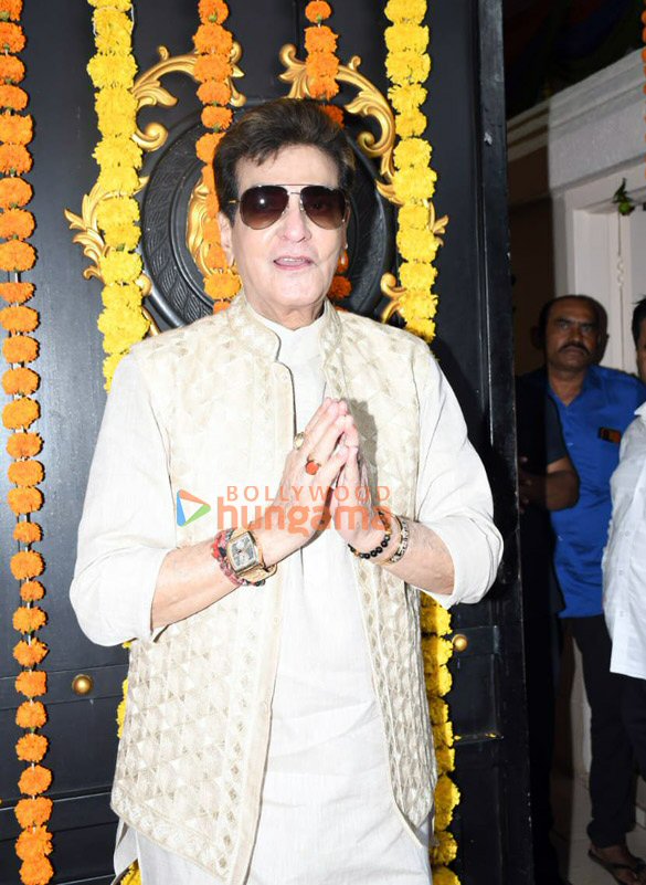 photos celebs grace ektaa r kapoors ganesh chaturthi celebrations 15
