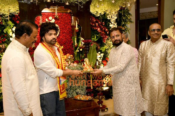 photos celebs snapped at cms residence for ganpati darshan 11