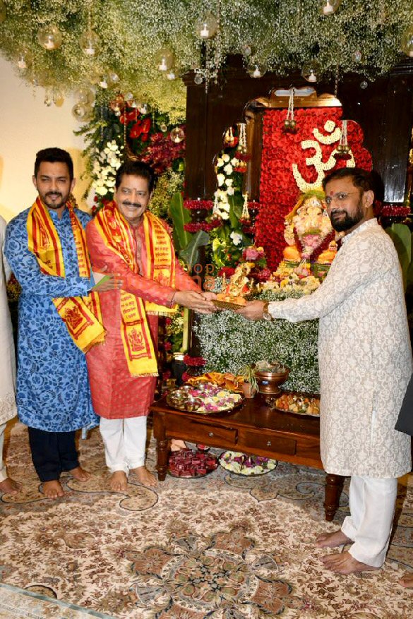 photos celebs snapped at cms residence for ganpati darshan 15