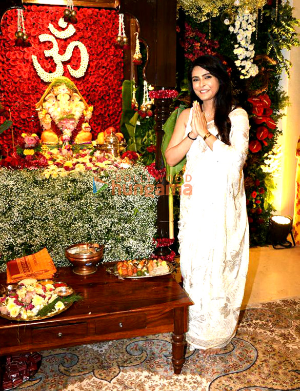 photos celebs snapped at cms residence for ganpati darshan 33