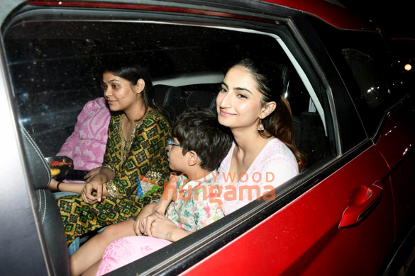 photos celebs snapped bringing lord ganesh idols home to kick start ganesh chaturthi celebrations 5 2
