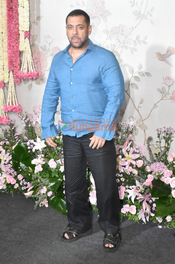 photos celebs snapped visiting arpita khans house for ganpati darshan 12
