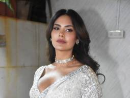 Photos: Esha Gupta snapped at a salon in Bandra