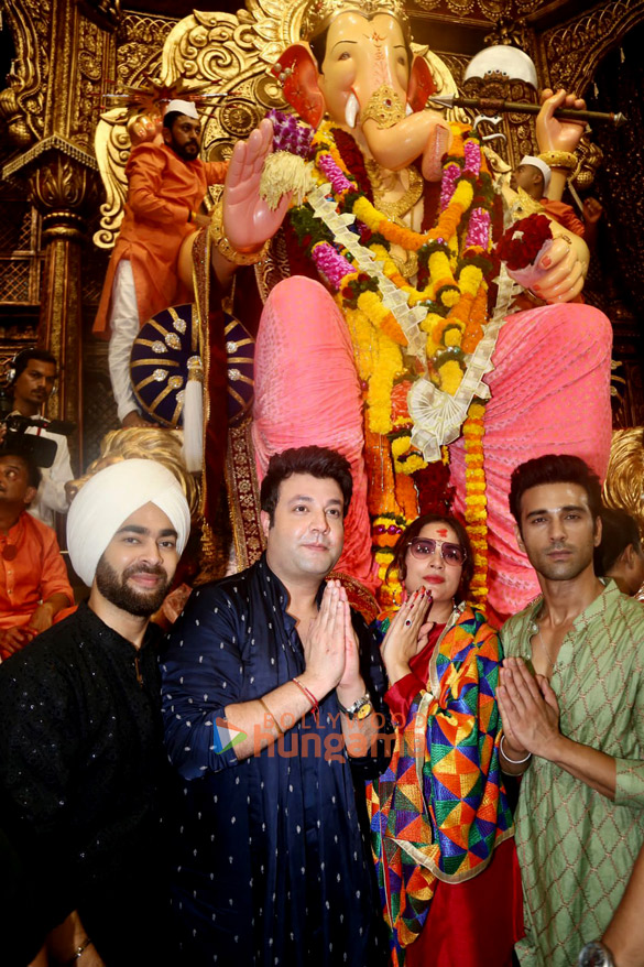 photos fukrey 3 team visit lalbaugcha raja to seek lord ganeshas blessings 5