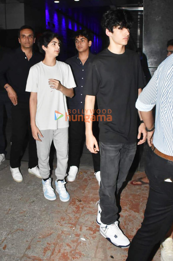 photos hrithik roshan and saba azad snapped at hakkasan in bandra 2