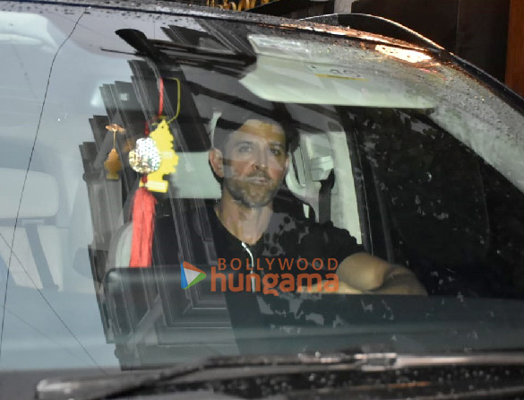 photos hrithik roshan snapped at siddharth anands office 3