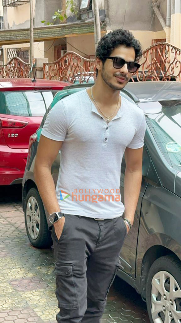 photos ishaan khatter snapped in bandra 2 3