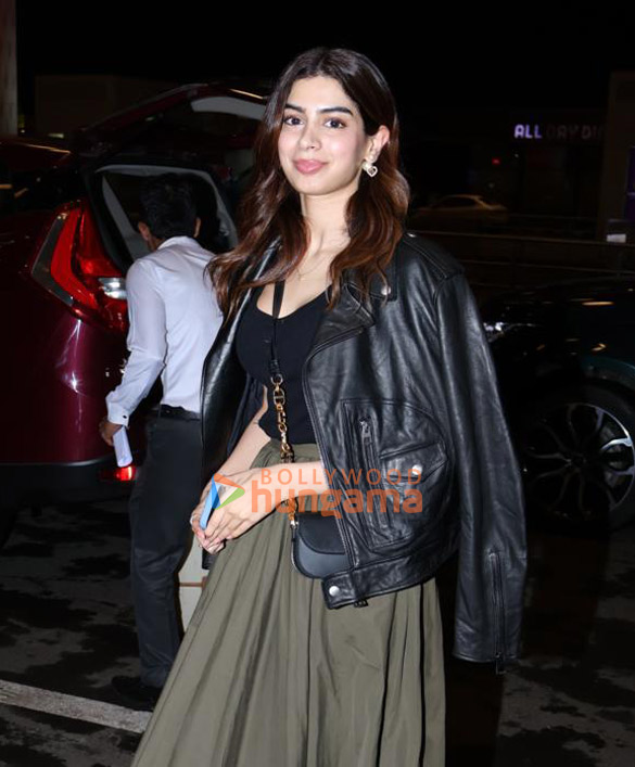 photos khushi kapoor snapped at the airport 3