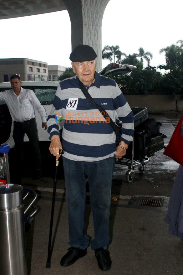 photos malaika arora mrunal thakur and others snapped at the airport 3