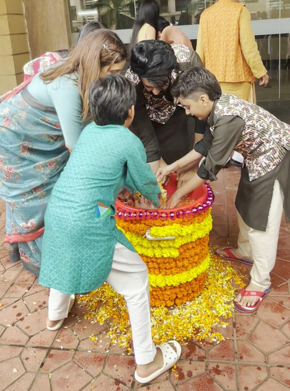 photos maniesh paul snapped during ganpati visarjan 1