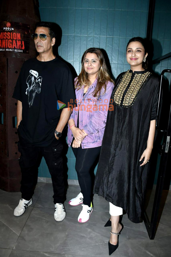 photos mission raniganj stars akshay kumar and parineeti chopra snapped at pooja entertainment office in juhu 2