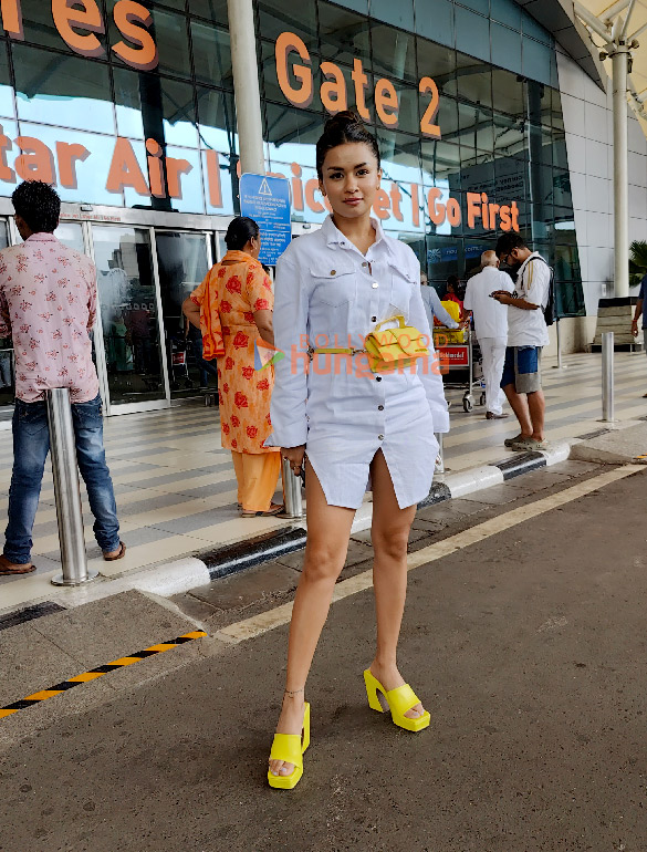 photos mouni roy nimrat kaur shekhar suman and others snapped at the airport 4