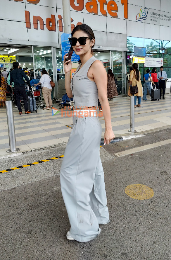 photos mouni roy nimrat kaur shekhar suman and others snapped at the airport 6