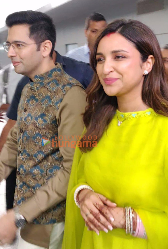 photos parineeti chopra and raghav chadha snapped at delhi airport 3