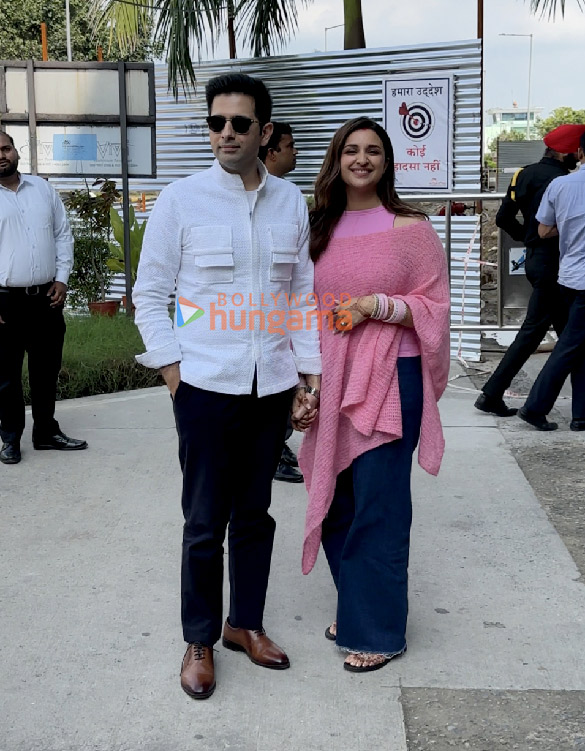 photos parineeti chopra and raghav chadha snapped at udaipur airport 3