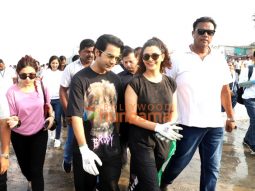 Photos: Rajkummar Rao and Saiyami Kher snapped participating in the Beach Clean-up drive in Juhu