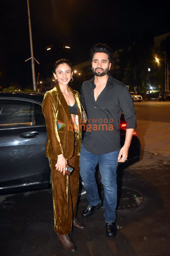 photos rakul preet singh jackky bhagnani and pragya jaiswal snapped at bastian in bandra 4 2