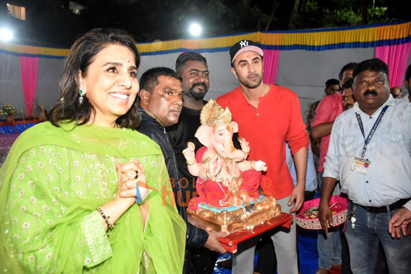 photos ranbir kapoor and neetu singh snapped at ganesh visarjan 2