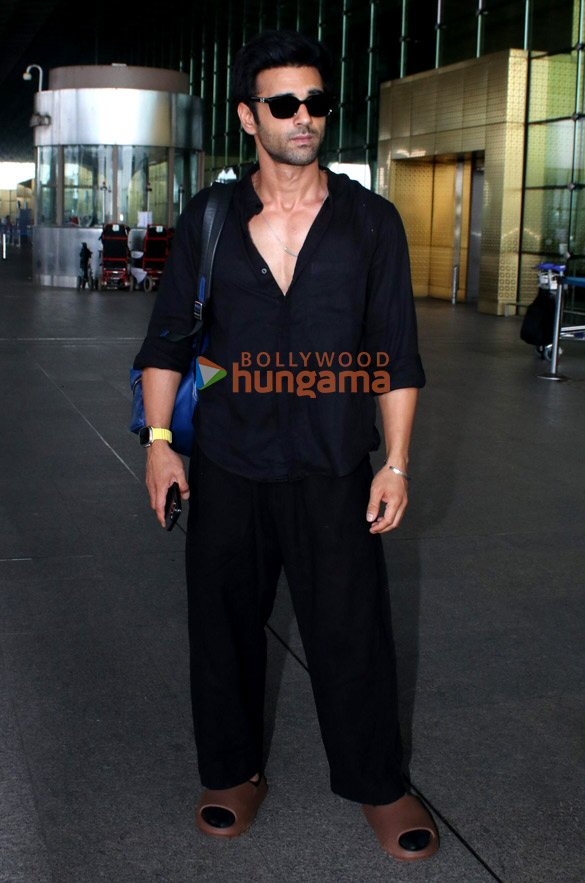 photos richa chadha pulkit samrat manjot singh snapped at the airport 5