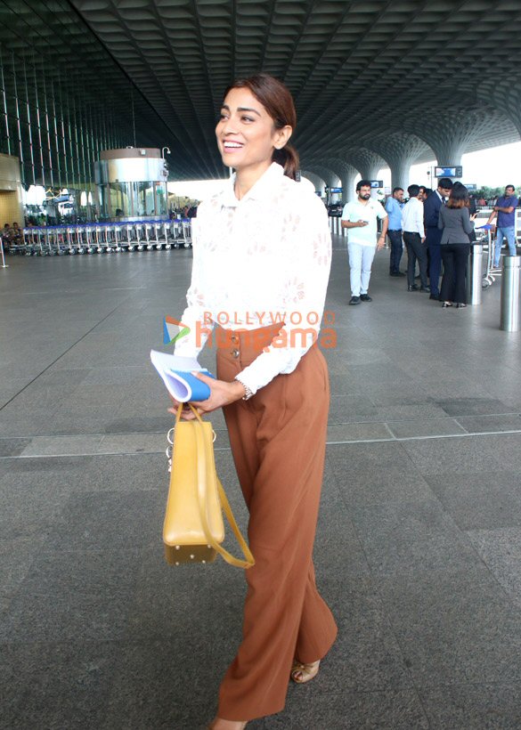 photos richa chadha pulkit samrat manjot singh snapped at the airport 9